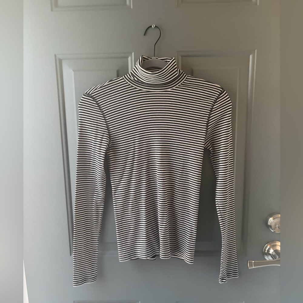 Everlane The Luxe Rib Turtleneck - Picture 3 of 8
